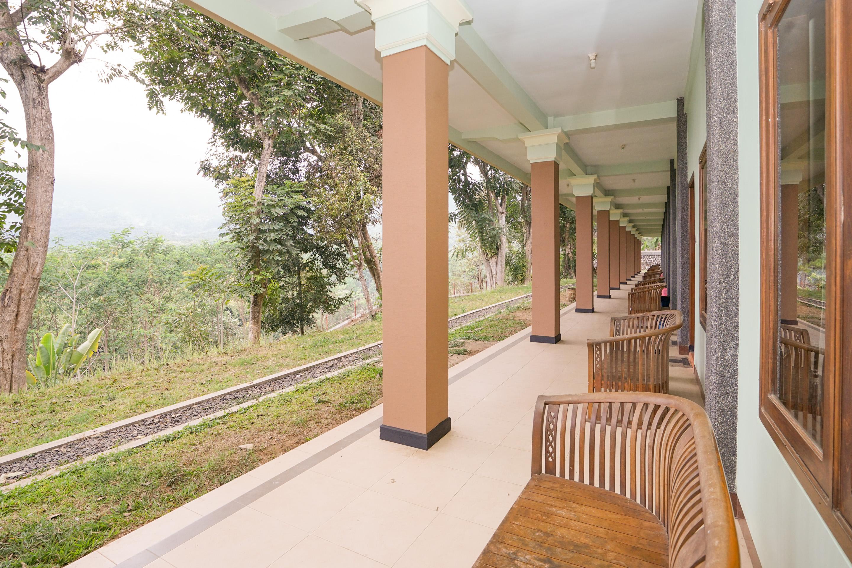 Hotel Bumi Bermi Permai Near Bermi Eco Park Mitra Reddoorz Probolinggo Esterno foto